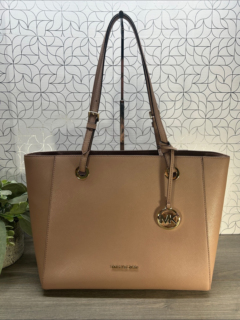 Michael Kors Jet Set Large Saffiano Tote in Dusty Pink